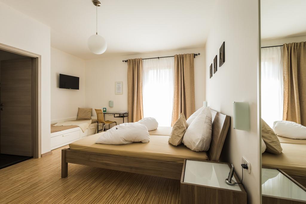 Pension Julia & Haus Elisabeth - Wallner'S Hofheuriger & Weinhof Мербіш-ам-Зе Екстер'єр фото