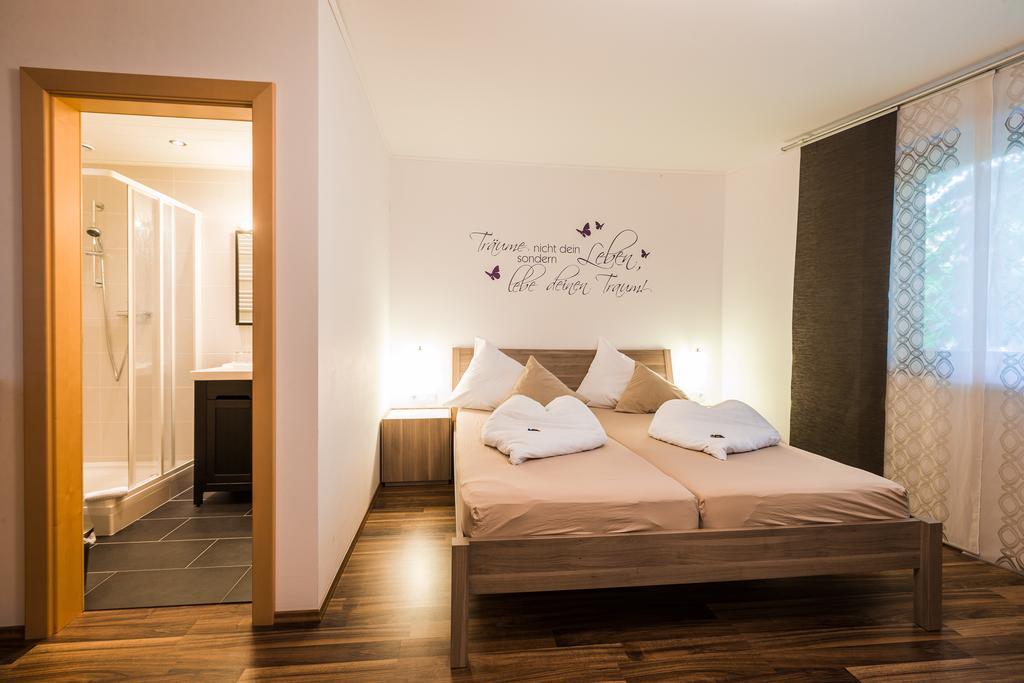 Pension Julia & Haus Elisabeth - Wallner'S Hofheuriger & Weinhof Мербіш-ам-Зе Екстер'єр фото