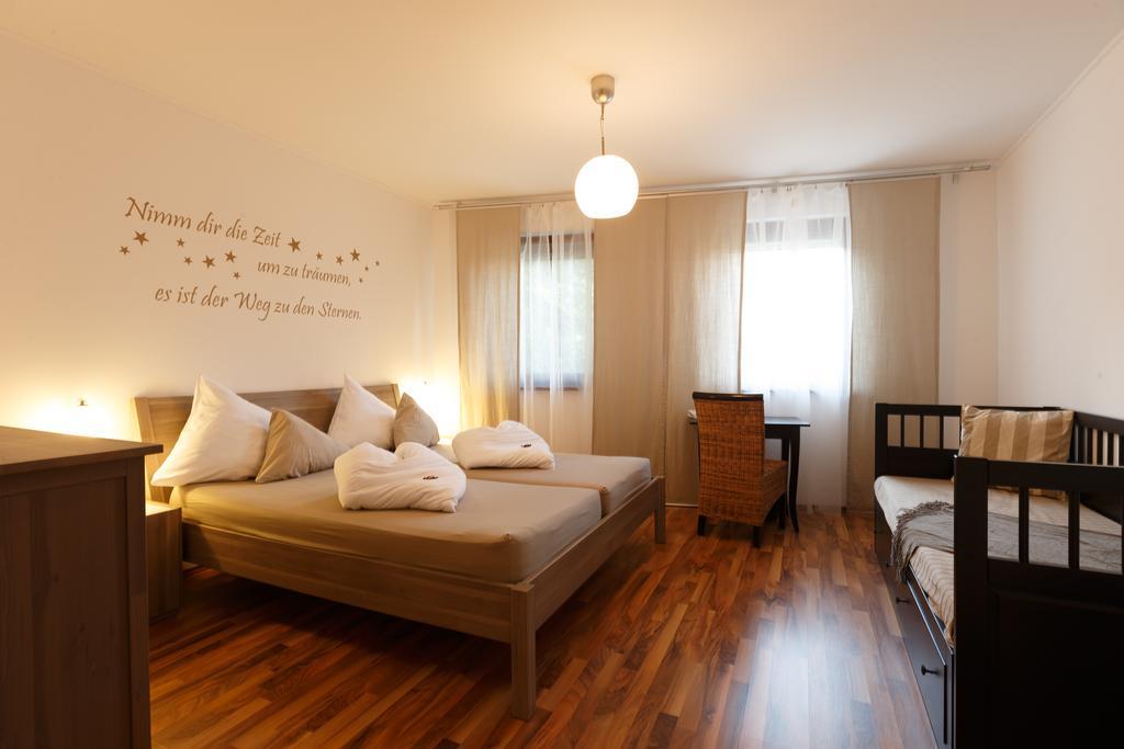 Pension Julia & Haus Elisabeth - Wallner'S Hofheuriger & Weinhof Мербіш-ам-Зе Екстер'єр фото