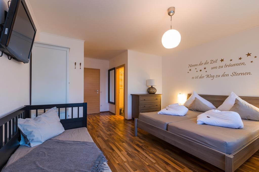 Pension Julia & Haus Elisabeth - Wallner'S Hofheuriger & Weinhof Мербіш-ам-Зе Екстер'єр фото