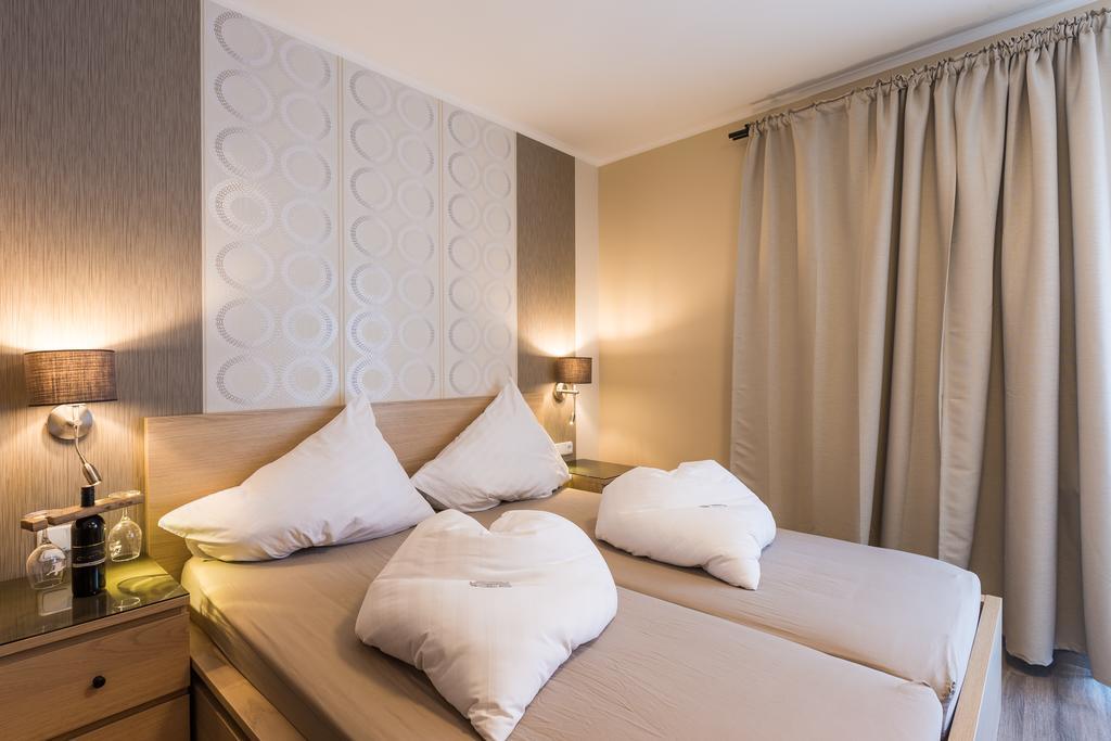 Pension Julia & Haus Elisabeth - Wallner'S Hofheuriger & Weinhof Мербіш-ам-Зе Екстер'єр фото