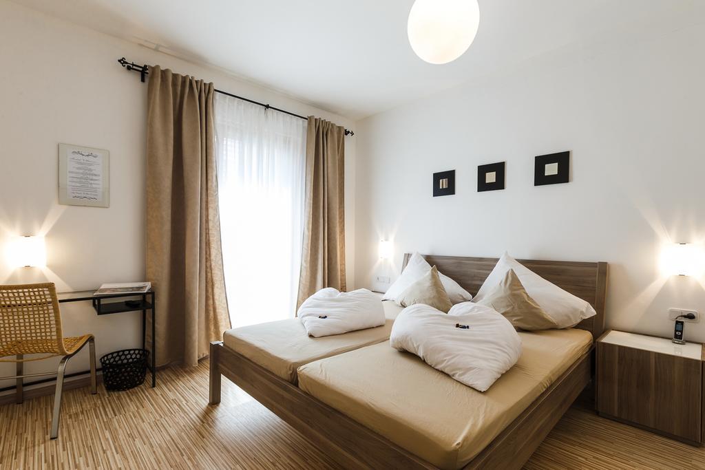 Pension Julia & Haus Elisabeth - Wallner'S Hofheuriger & Weinhof Мербіш-ам-Зе Екстер'єр фото